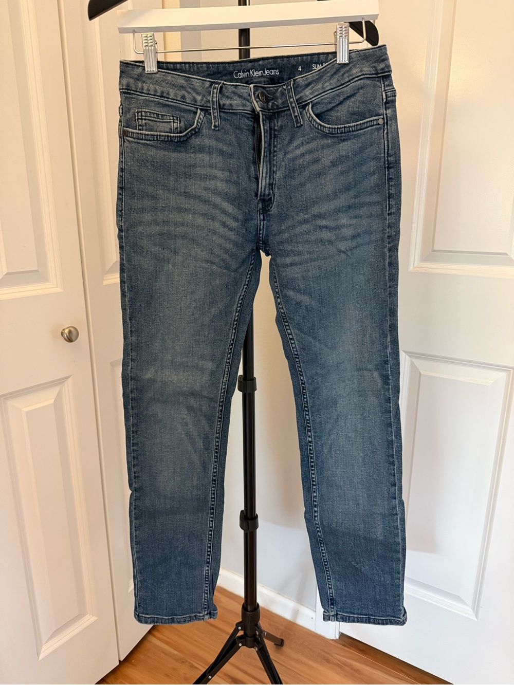 Calvin Klein Jeans Women’s Medium Blue Slim Straight Jeans